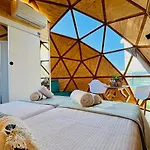 Hotel Igloo - *