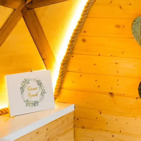 Hotel Igloo - *